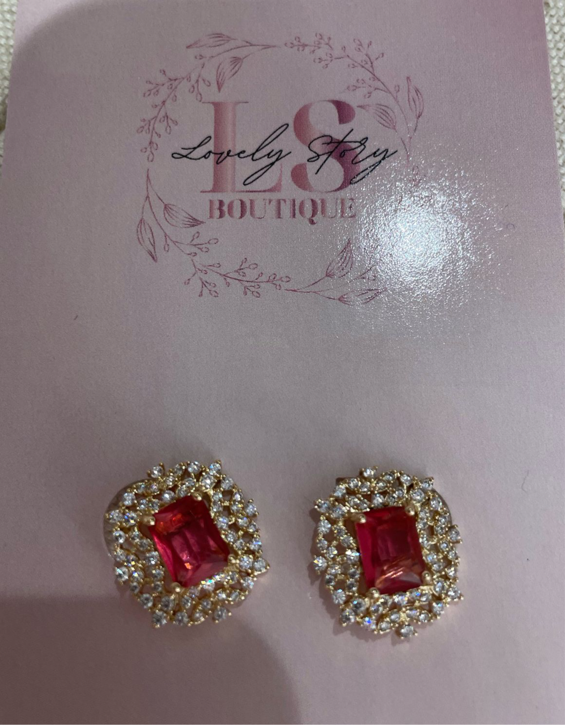 OVAL EARRING W/ CRYSTALS AND RED GEMSTONE