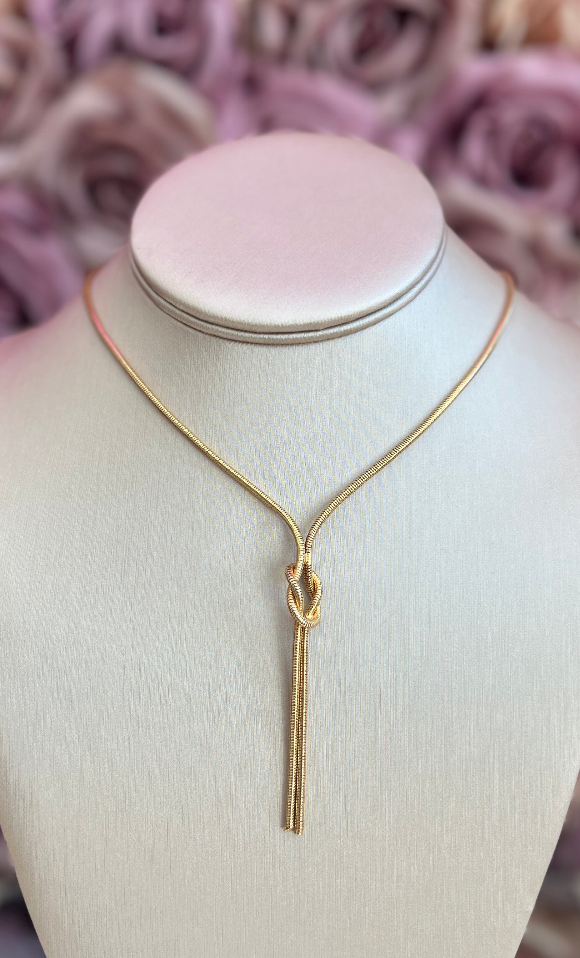 Necklace Knot