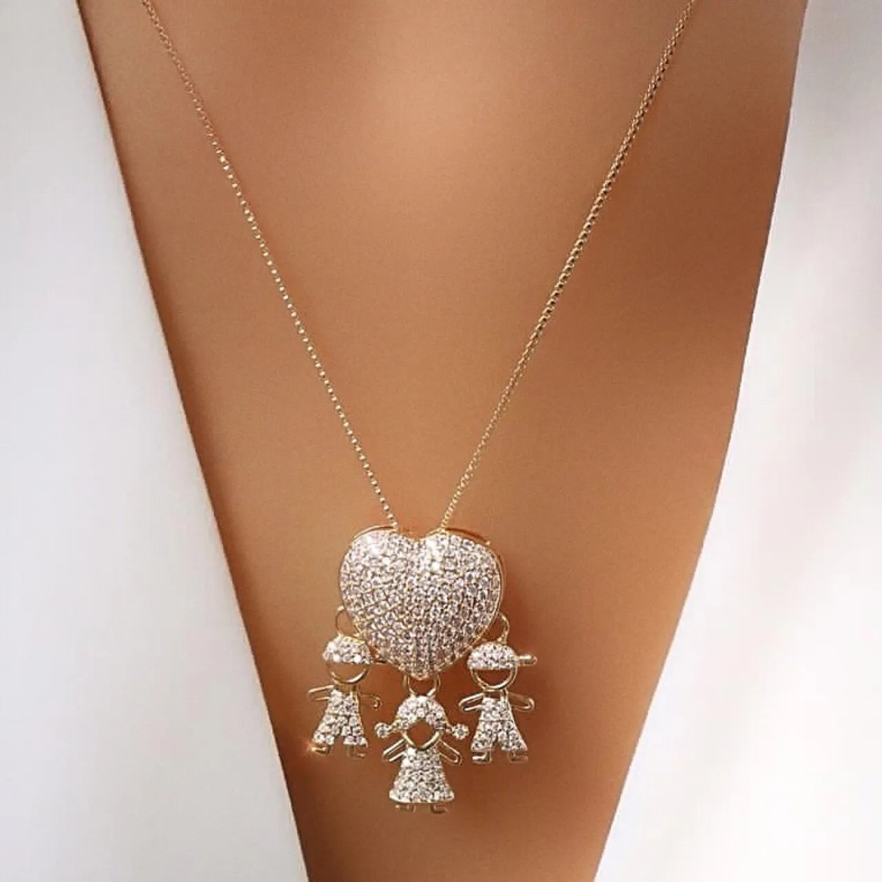 MOM CHILDREN'S NECKLACE