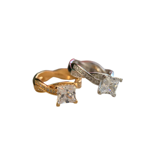 LUXURY SOLITAIRE RING